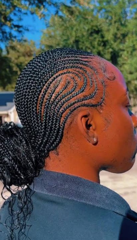 CORNROWS WITH EXTENSION BRAIDS